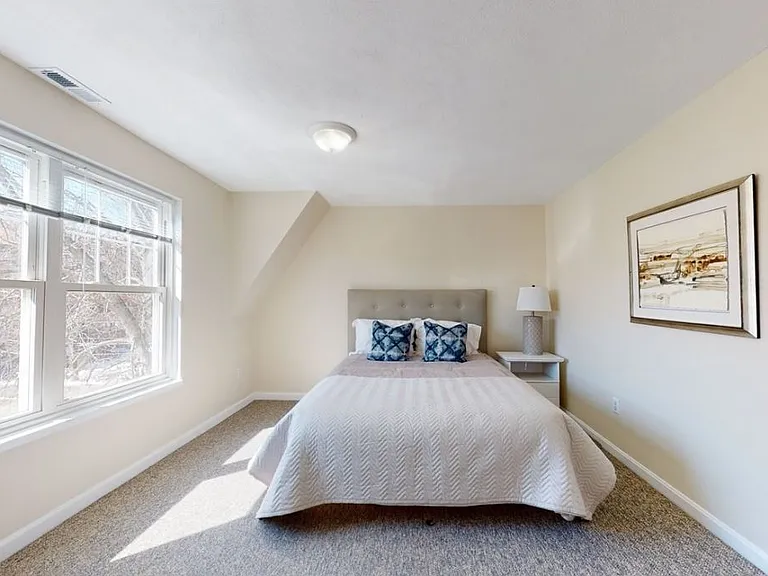 137 Glenville Ave — Photo 11