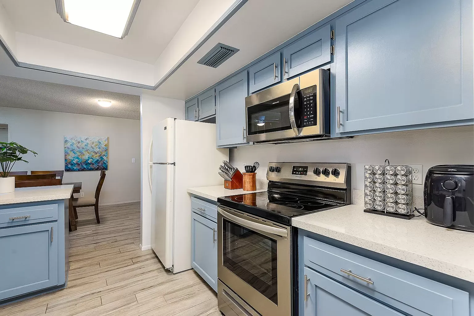 5 bed, 2057 sqft, $700 — Photo 2