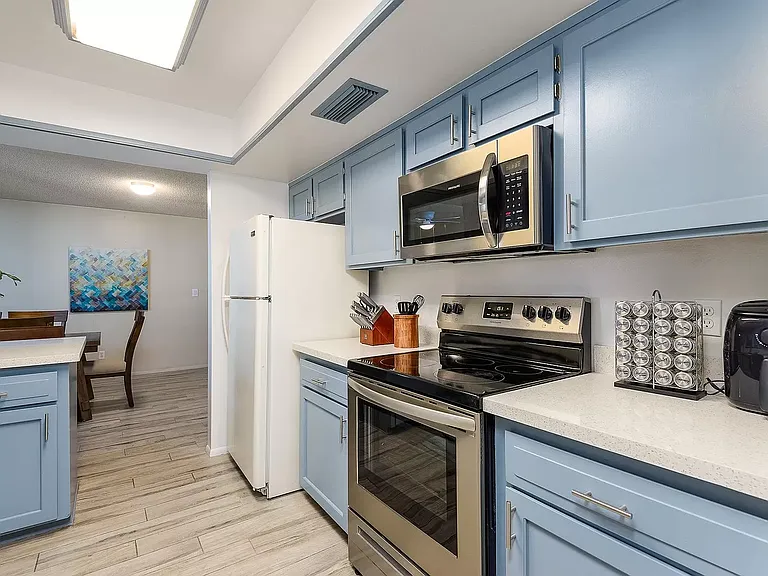 635 E Manhatton Dr #4 — Photo 2