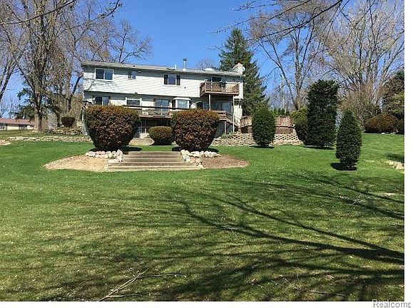2nd image of 2714 Bay Dr