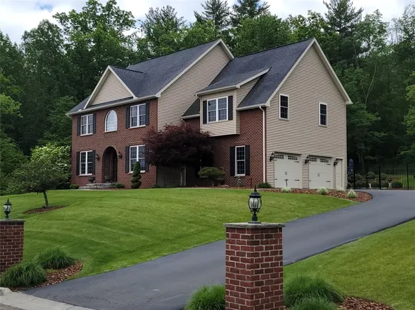 121 Red Fox Run, Vestal, NY 13850