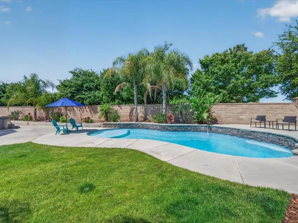 1994 N Cherry Ln, Clovis, CA 93619