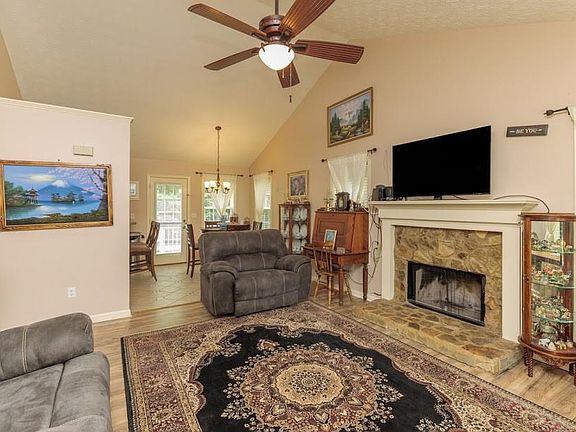3rd image of 93 Gold Creek Dr