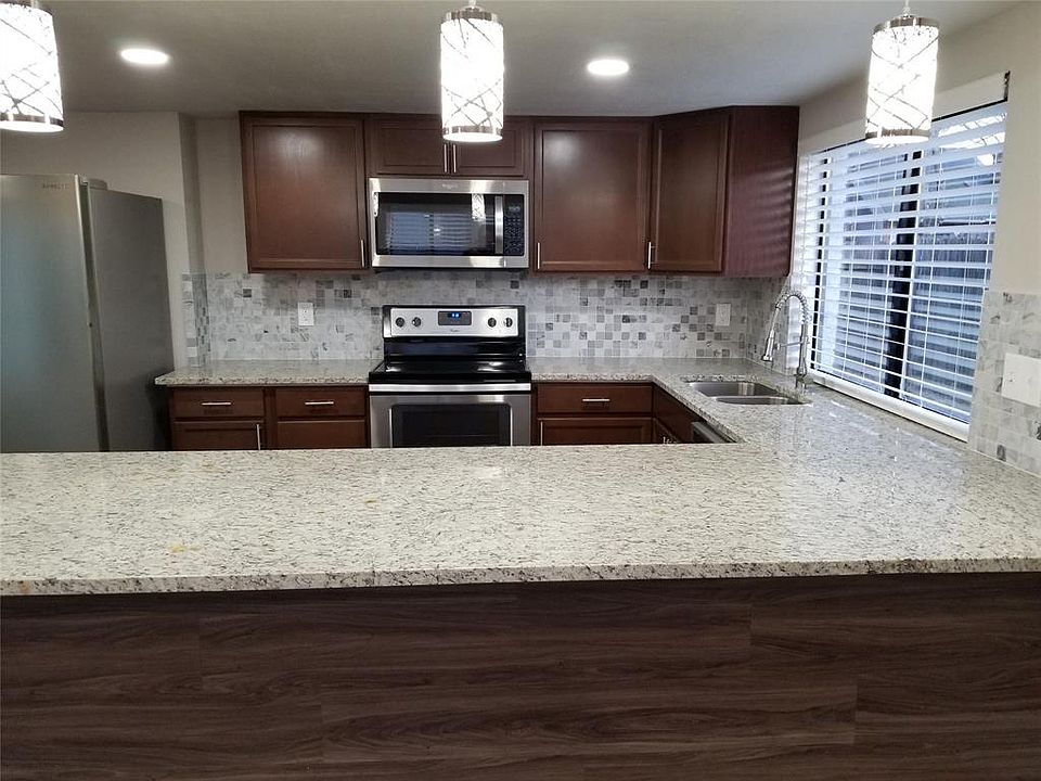 1st image of 3113 Castle Rock Ln