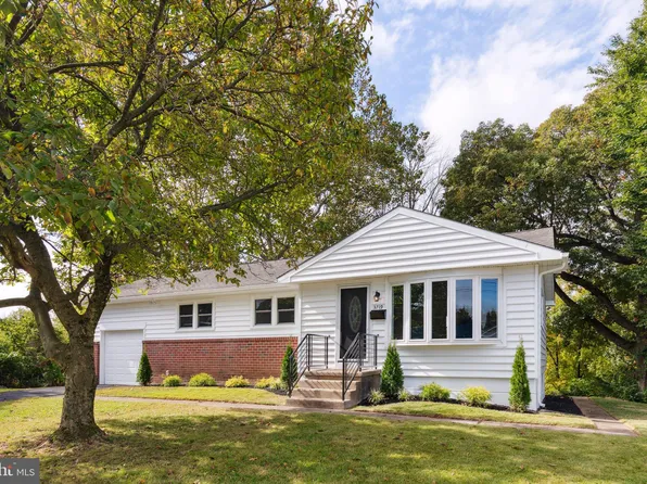 3719 John Dr, Brookhaven, PA 19015