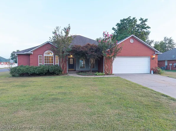 2001 Joyce Dr, Lavaca, AR 72941