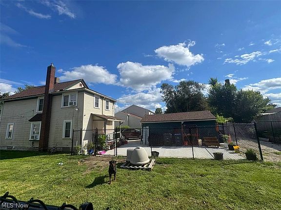 3rd image of 950 Snyder St