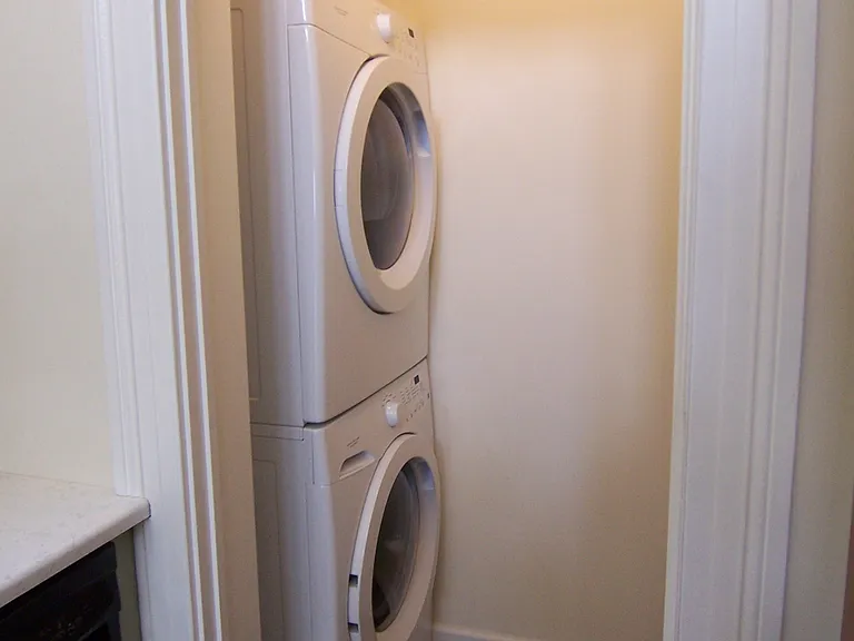 Washer/dryer in unit