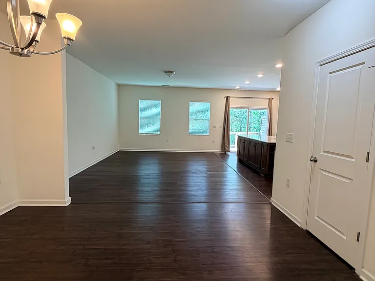 1113 Epiphany Rd — Photo 7