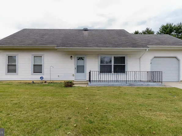 16 Arbor Meadow Dr, Sicklerville, NJ 08081