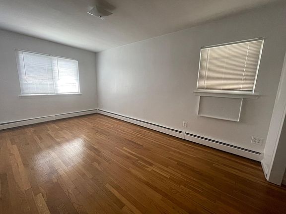 3rd image of 1292 Waring Ave #2