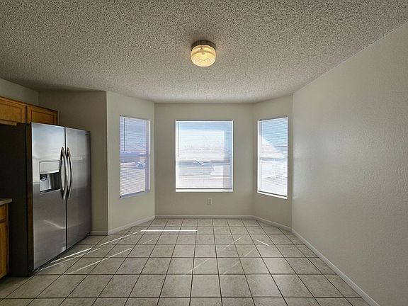 3rd image of 3303 Windfield Dr