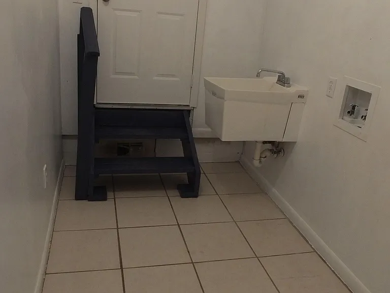 4031 Iola Dr — Photo 24