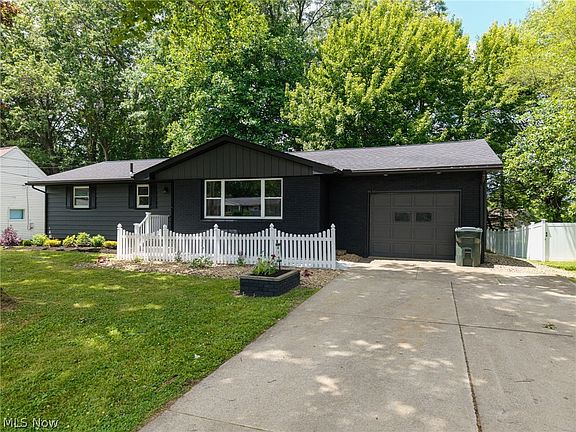 2nd image of 478 Bicksler Dr