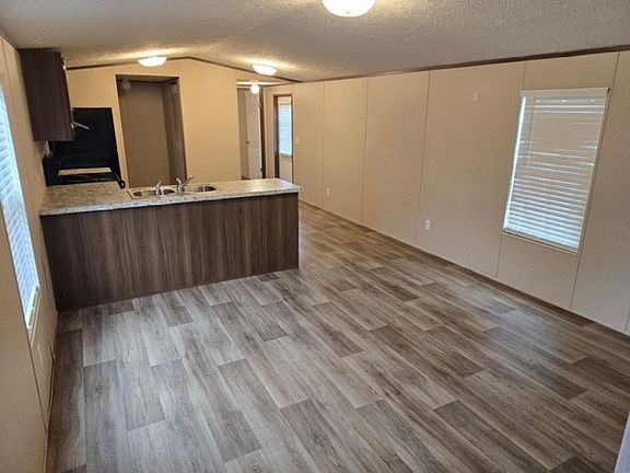 2nd image of 128 Lancelot Cir