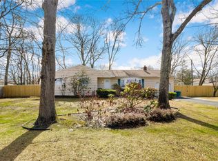 2 Crossover Rd, Ronkonkoma, NY 11779