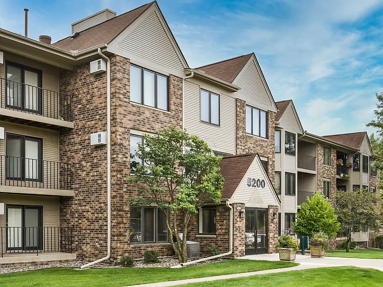 Oaks Lincoln Apartments — Photo 44