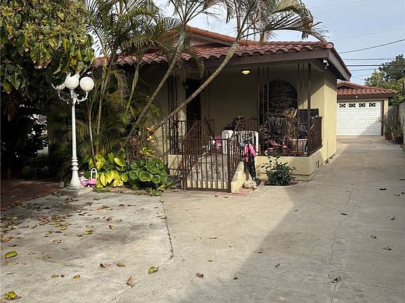 2nd image of 1362 S Downey Rd