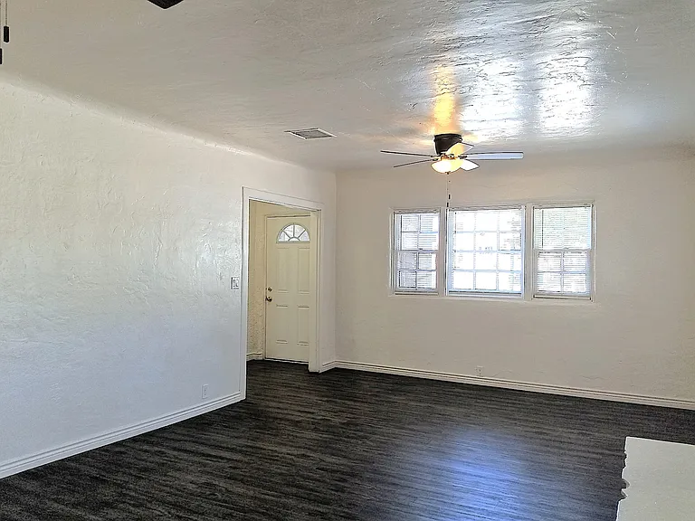 213 N 2nd Ave — Photo 12