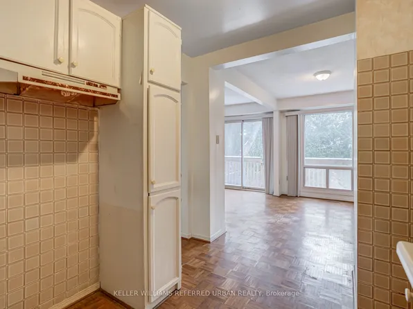 653 Village Pkwy #18, Markham, ON L3R 2R2