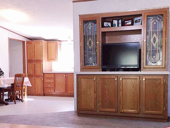 3rd image of 312 Hickory Dr
