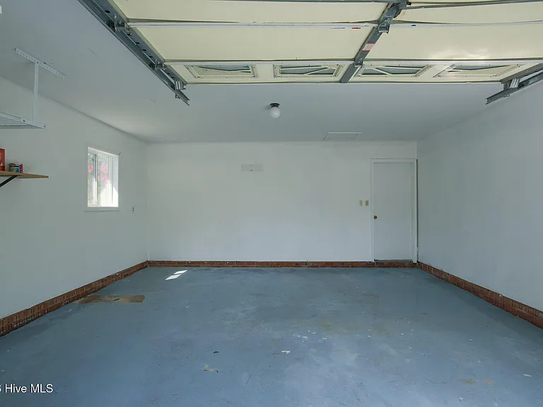 305 W Willowood Ln — Photo 12