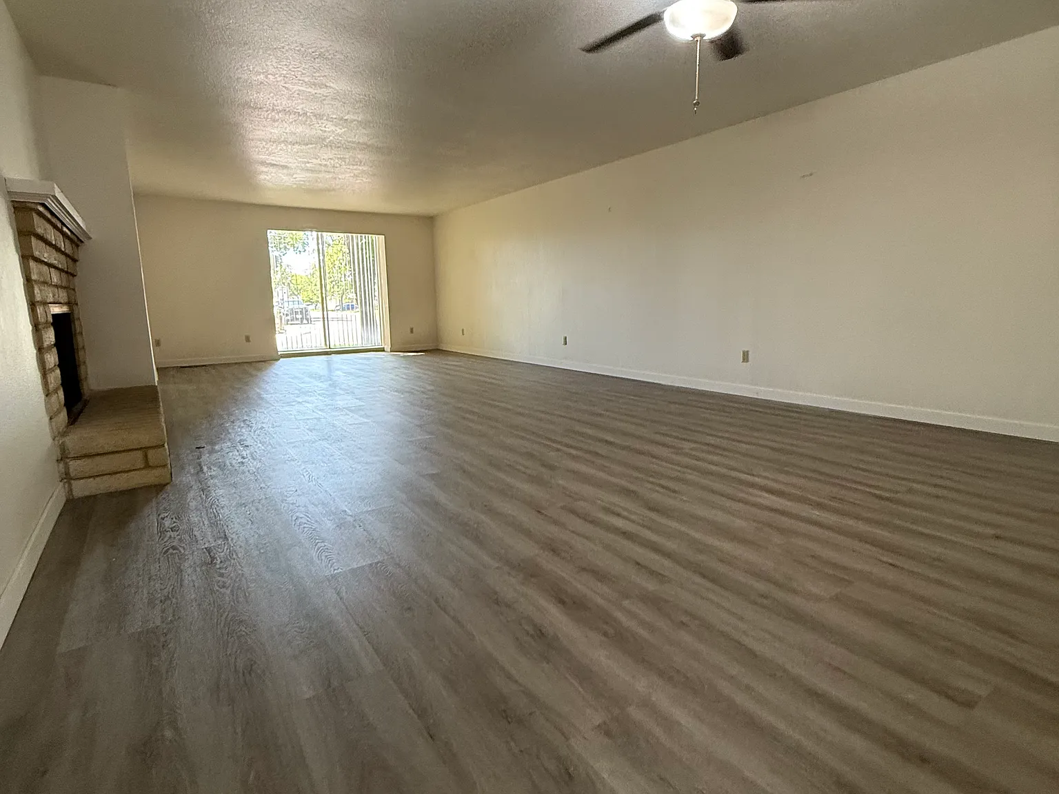 3 bed, 2100 sqft, $2,400 — Photo 3