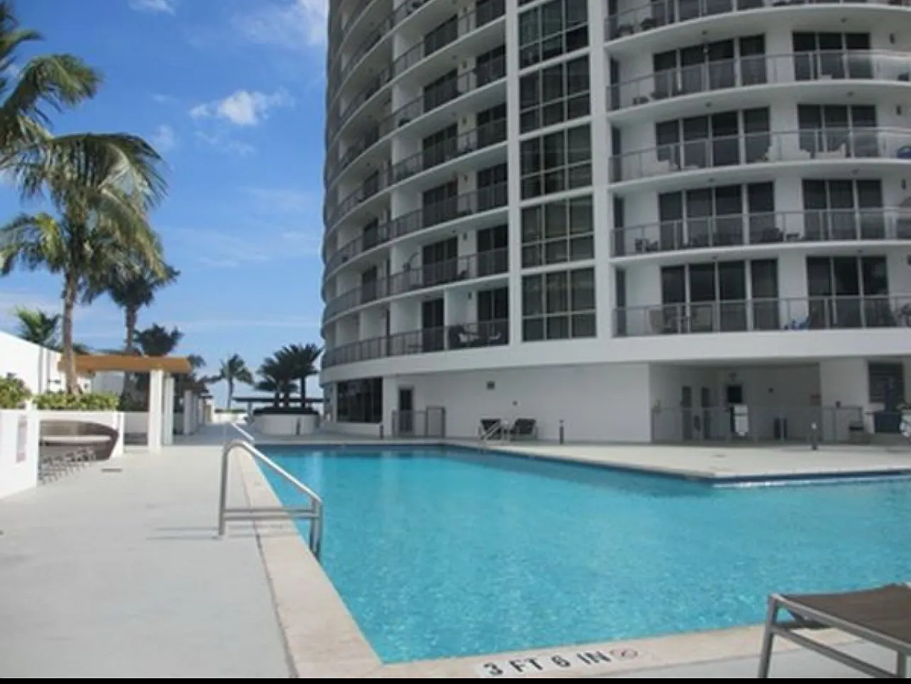 1750 N Bayshore Dr — Photo 2