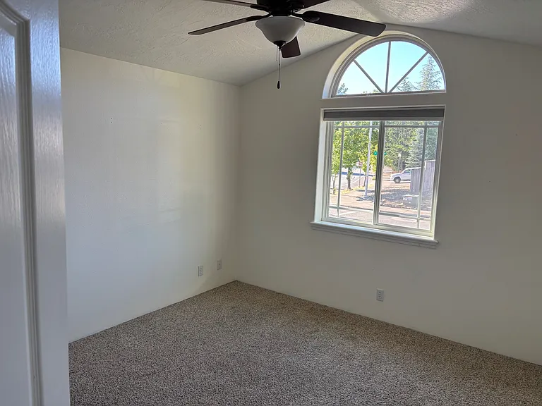 2700 SW Acres Rd — Photo 15