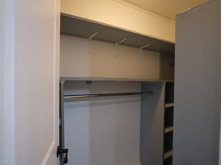 1436 Albany Ave — Photo 21