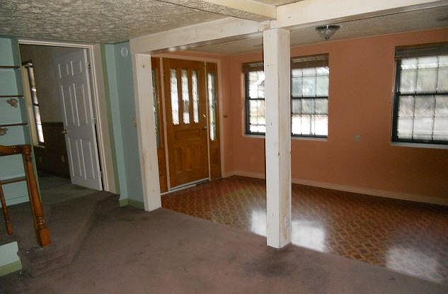 2nd image of 119 Howard St