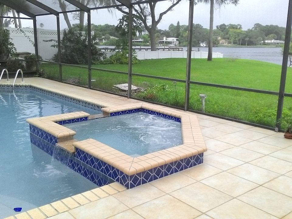 2nd image of 301 Dona Dr