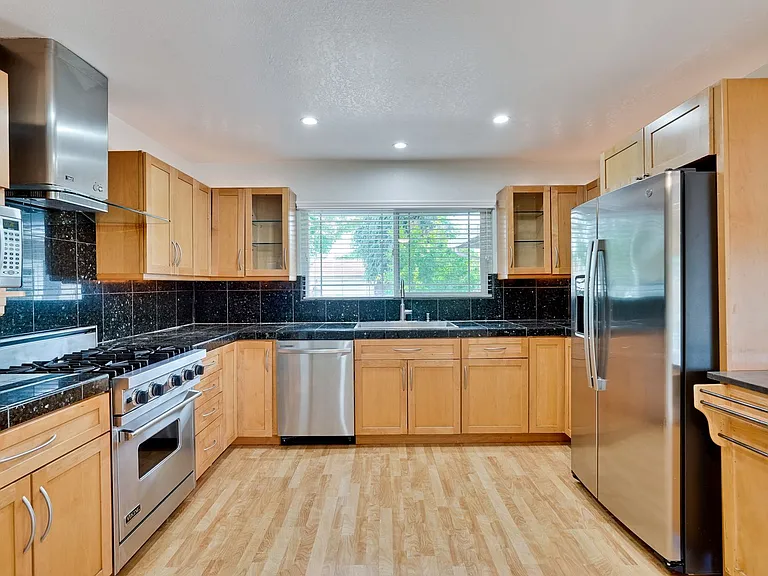 3228 Woodmont Dr — Photo 8
