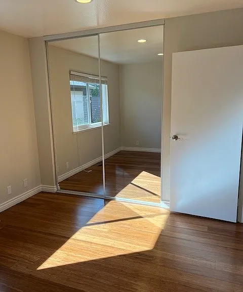 Bedroom 1 entry