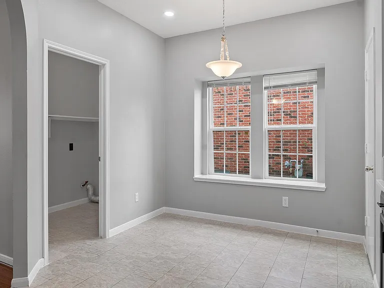 3131 Signal Hill Dr — Photo 13