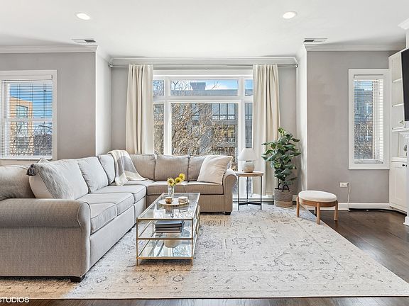 3rd image of 3450 N Ashland Ave APT 3N