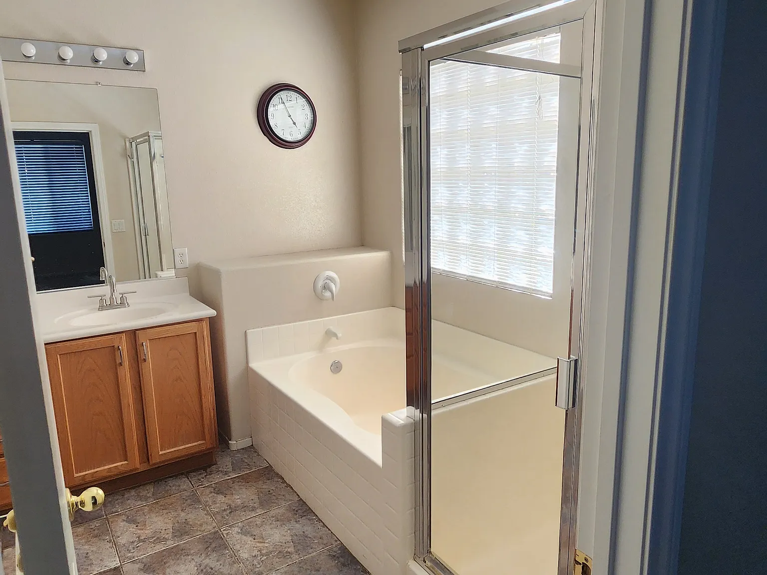 3 bed, 1632 sqft, $2,400 — Photo 2