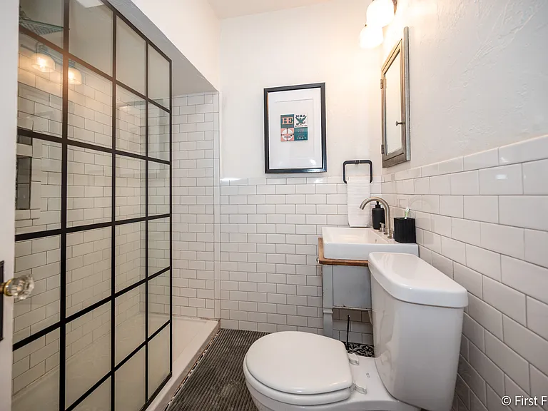 2620 E Lee St — Photo 12