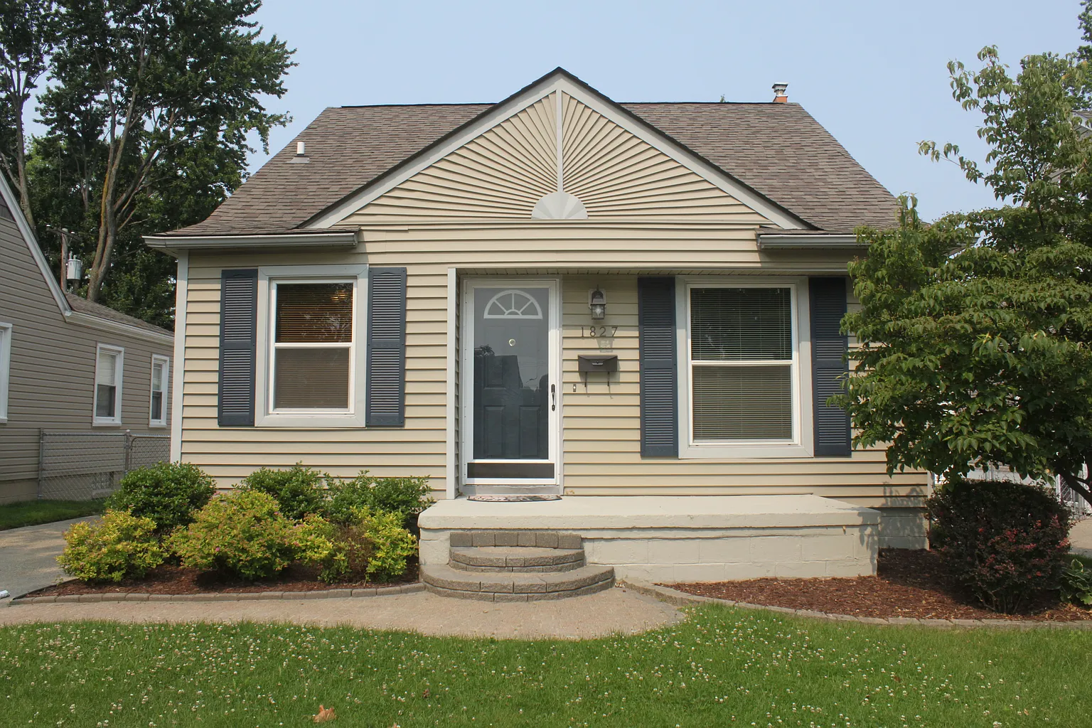 1827 Brookwood Ave photo 1