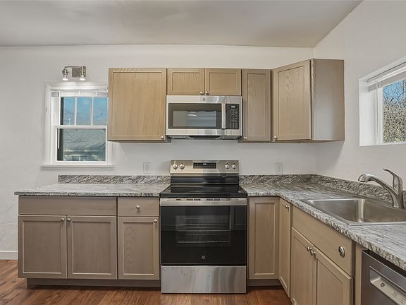 5th image of 1529 Stoddard St
