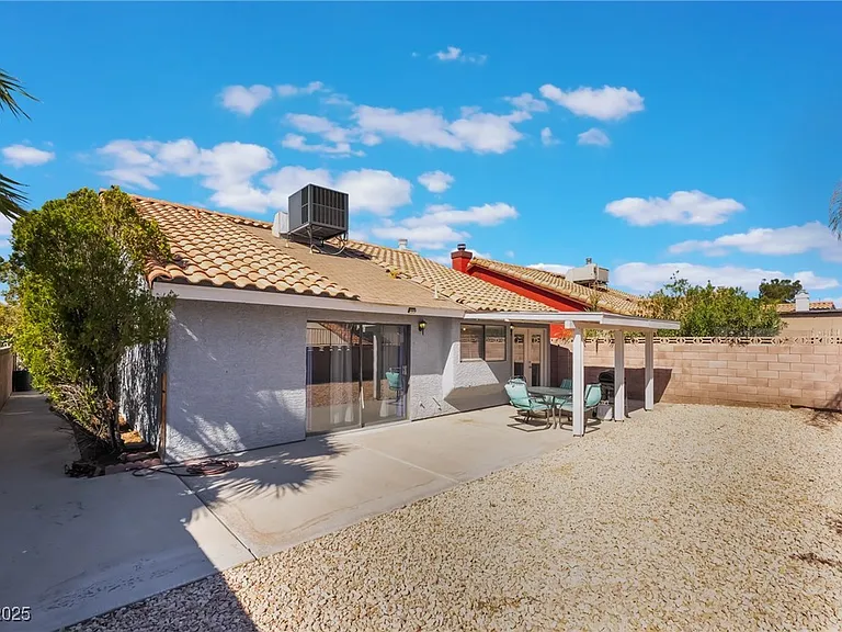 7076 Gunslinger St — Photo 31