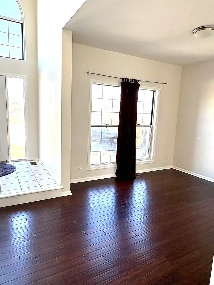 4 bed, 3.5 bath, $4,395 — Photo 2