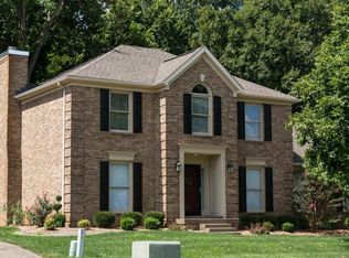 1412 Autumn Ridge Rd, Lyndon, KY 40242