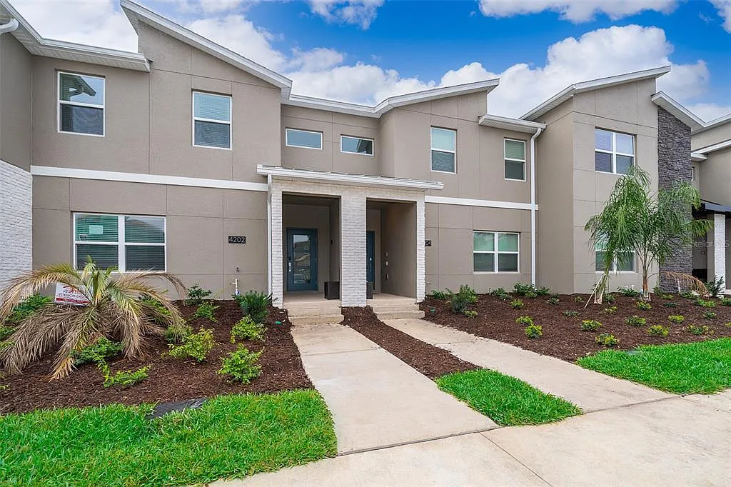 4 bed, 3.0 bath, 1914 sqft, $2,950 — Photo 1