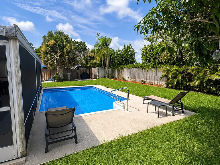 2502 NE 15th Ln — Photo 4