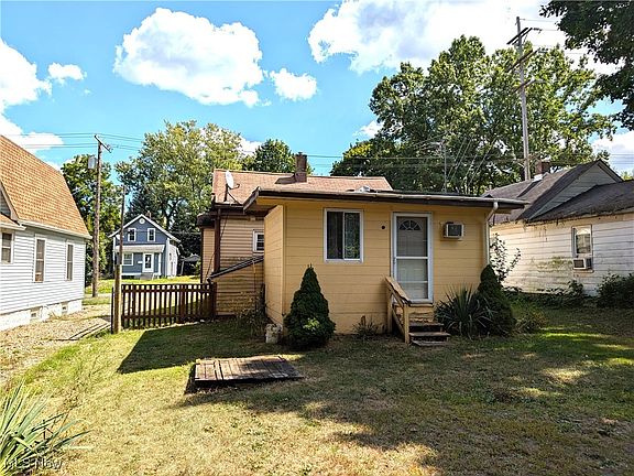 4th image of 2430 Talbot St