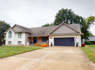 1553 N Hedge Apple Dr, Sedalia, MO 65301