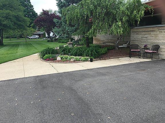 3rd image of 3560 E Jackson Blvd