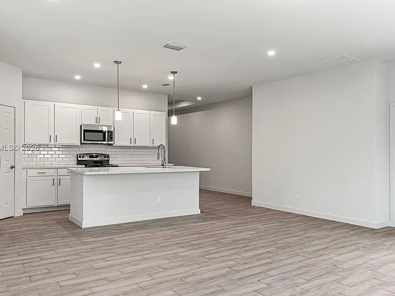 7704 Pacific Ave — Photo 6