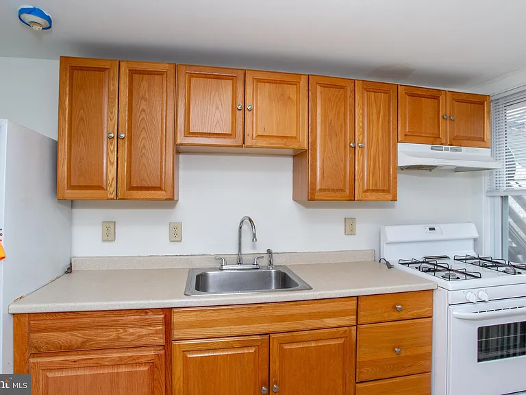 37 S 13th St #3 — Photo 11